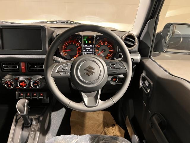 ジムニー ＸＣ　届出済未使用車　４ＷＤ　スズキセーフティサポート　本革巻ステアリング　オートエアコン　防汚タイプラゲッジフロア　オートライト　ヘッドランプウォッシャー　運転席・助手席エアバック　軽自動車（21枚目）