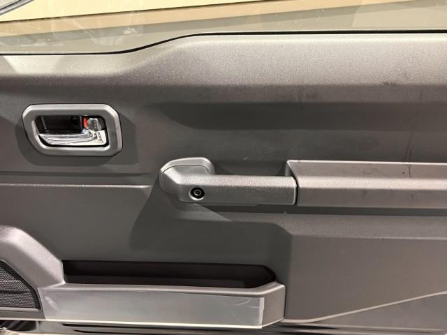 ジムニー ＸＣ　届出済未使用車　４ＷＤ　スズキセーフティサポート　本革巻ステアリング　オートエアコン　防汚タイプラゲッジフロア　オートライト　ヘッドランプウォッシャー　運転席・助手席エアバック　軽自動車（29枚目）