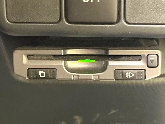 S 禁煙車 純正SDナビ バックカメラ Bluetooth再生 フルセグTV ETC スマートキー オートライト オートエアコン アイドリングストップ 盗難防止装置(5枚目)