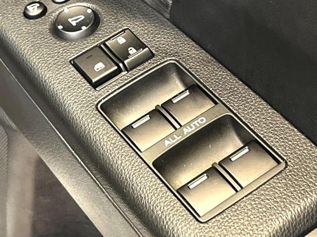 オデッセイ アブソルート・ＥＸ　純正８型ナビ　全周囲カメラ　後席モニター　黒本革シート　シートヒーター　両側電動スライドドア　ＢＳＭ　ＬＥＤヘッドライト　クルーズコントロール　ＥＴＣ　スマートキー　本革巻きステアリング（40枚目）