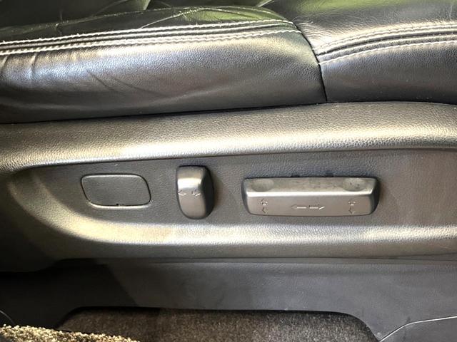 オデッセイ アブソルート・ＥＸ　純正８型ナビ　全周囲カメラ　後席モニター　黒本革シート　シートヒーター　両側電動スライドドア　ＢＳＭ　ＬＥＤヘッドライト　クルーズコントロール　ＥＴＣ　スマートキー　本革巻きステアリング（64枚目）