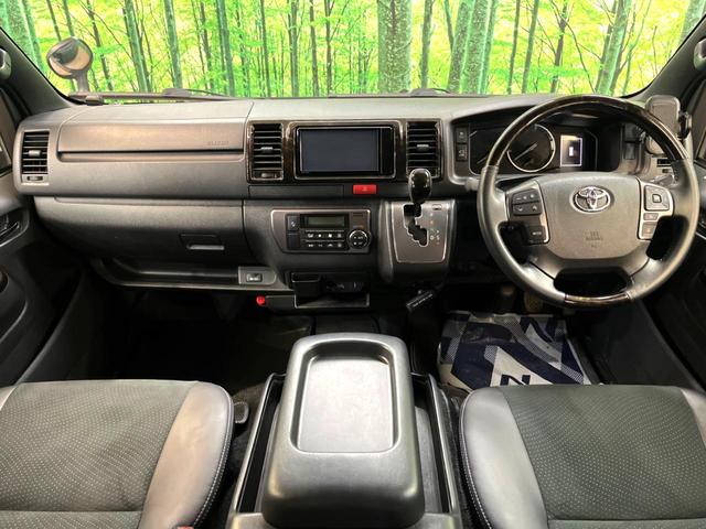 ハイエースバン スーパーＧＬ　ダークプライムＩＩ　ディーゼル　４ＷＤ　禁煙車　純正ナビ　全周囲カメラ　両側電動スライドドア　デジタルインナーミラー　ＥＴＣ　スマートキー　ＬＥＤヘッドライト　トヨタセーフティセンス　衝突軽減　車線逸脱防止（2枚目）
