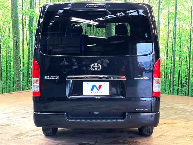 ハイエースバン スーパーＧＬ　ダークプライムＩＩ　ディーゼル　４ＷＤ　禁煙車　純正ナビ　全周囲カメラ　両側電動スライドドア　デジタルインナーミラー　ＥＴＣ　スマートキー　ＬＥＤヘッドライト　トヨタセーフティセンス　衝突軽減　車線逸脱防止（17枚目）