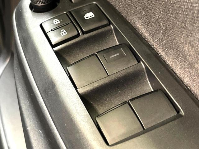 ヤリス ハイブリッドＺ　純正ナビ　全周囲カメラ　衝突被害軽減システム　レーダークルーズ　禁煙車　ドラレコ　コーナーセンサー　ＬＥＤヘッド　ＥＴＣ　シートヒーター　オートハイビーム　パークアシスト　オートライト　オートエアコン（35枚目）