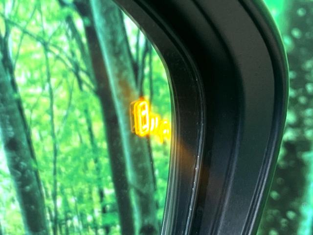 シエンタ ハイブリッドＺ　７人乗　純正１０．５型ナビ　全周囲カメラ　両側電動スライド　シートヒーター　ＢＳＭ　ＬＥＤヘッドライト　ＥＴＣ　スマートキー　レーダークルーズ　衝突軽減　車線逸脱防止　クリアランスソナー（9枚目）