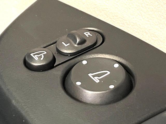 N-BOX ベースグレード 電動スライドドア 衝突被害軽減システム レーダークルーズ 禁煙車 コーナーセンサー スマートキー LEDヘッド オートハイビーム 車線逸脱警報 オートライト オートエアコン CD(34枚目)