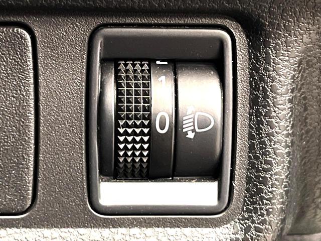 ノート Ｘ　ＳＤナビ　禁煙車　スマートキー　ＣＤ　ＤＶＤ再生　フルセグ　アイドリングストップ　シートリフター　電動格納ドアミラー（30枚目）