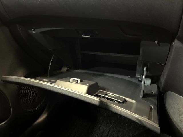 ノート Ｘ　ＳＤナビ　禁煙車　スマートキー　ＣＤ　ＤＶＤ再生　フルセグ　アイドリングストップ　シートリフター　電動格納ドアミラー（40枚目）