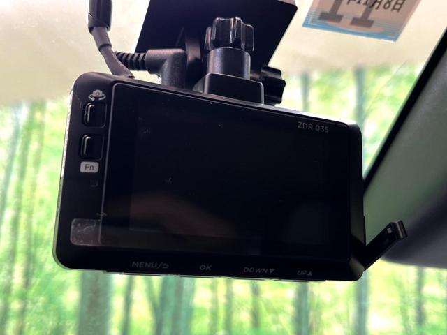 ライズ Ｚ　純正９型ナビ　衝突被害軽減システム　レーダークルーズ　禁煙車　Ｂｌｕｅｔｏｏｔｈ再生　フルセグＴＶ　ドラレコ　ＥＴＣ　ＬＥＤヘッド＆フォグライト　純正１７インチアルミ　前席シートヒーター（48枚目）