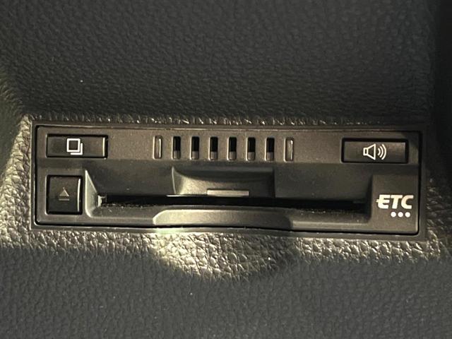 ヤリス X 純正ナビ バックカメラ 衝突被害軽減システム 禁煙車 コーナーセンサー ビルトインETC オートハイビーム 車線逸脱警報 オートライト Bluetooth 電動格納ミラー トラクションコントロール(6枚目)