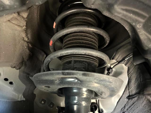 ヤリス X 純正ナビ バックカメラ 衝突被害軽減システム 禁煙車 コーナーセンサー ビルトインETC オートハイビーム 車線逸脱警報 オートライト Bluetooth 電動格納ミラー トラクションコントロール(18枚目)