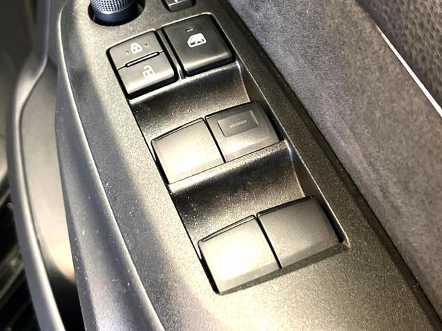 ヤリス X 純正ナビ バックカメラ 衝突被害軽減システム 禁煙車 コーナーセンサー ビルトインETC オートハイビーム 車線逸脱警報 オートライト Bluetooth 電動格納ミラー トラクションコントロール(32枚目)