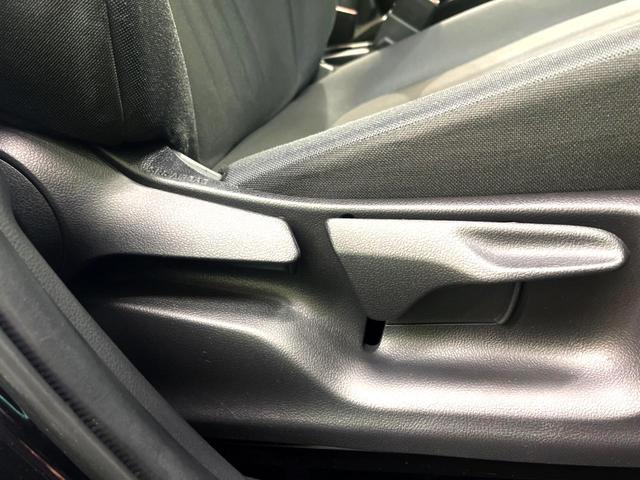 ヤリス X 純正ナビ バックカメラ 衝突被害軽減システム 禁煙車 コーナーセンサー ビルトインETC オートハイビーム 車線逸脱警報 オートライト Bluetooth 電動格納ミラー トラクションコントロール(34枚目)