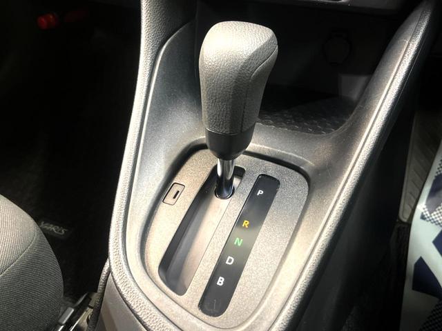 ヤリス X 純正ナビ バックカメラ 衝突被害軽減システム 禁煙車 コーナーセンサー ビルトインETC オートハイビーム 車線逸脱警報 オートライト Bluetooth 電動格納ミラー トラクションコントロール(43枚目)