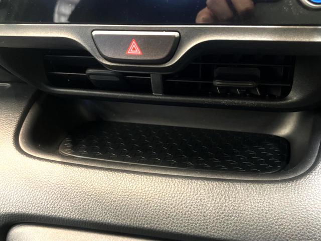 ヤリス X 純正ナビ バックカメラ 衝突被害軽減システム 禁煙車 コーナーセンサー ビルトインETC オートハイビーム 車線逸脱警報 オートライト Bluetooth 電動格納ミラー トラクションコントロール(47枚目)