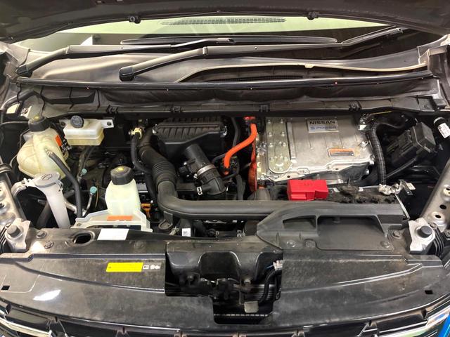 セレナ e-パワー ハイウェイスターV 両側電動ドア 純正10型ナビ 全周囲カメラ 衝突被害軽減システム プロパイロット 禁煙車 デジタルインナーミラー ドラレコ コーナーセンサー LEDヘッド ETC オートハイビーム オートライト(21枚目)