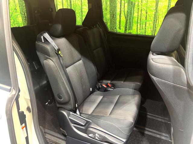 ノア ハイブリッドSi 両側電動スライドドア 純正9型ナビ 純正後席モニター バックカメラ 衝突被害軽減システム 禁煙車 ドラレコ スマートキー LEDヘッド ETC クルコン オートハイビーム オートライト(11枚目)