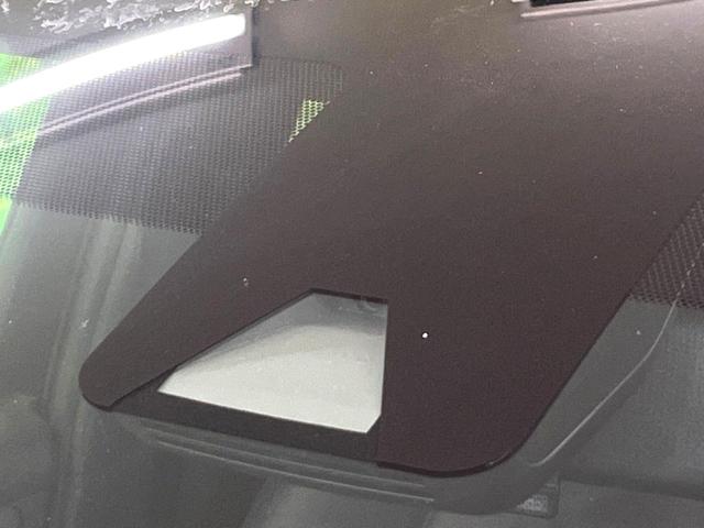 ヤリス Ｘ　純正ディスプレイオーディオナビキット付き　バックカメラ　衝突被害軽減システム　禁煙車　ＡｐｐｌｅＣａｒＰｌａｙ　スマートキー　ＥＴＣ　オートライト　Ｂｌｕｅｔｏｏｔｈ　クリアランスソナー（5枚目）