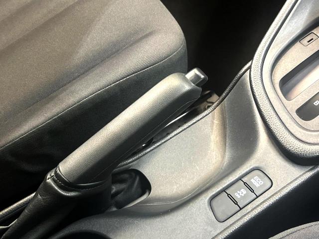 ヤリス Ｘ　純正ディスプレイオーディオナビキット付き　バックカメラ　衝突被害軽減システム　禁煙車　ＡｐｐｌｅＣａｒＰｌａｙ　スマートキー　ＥＴＣ　オートライト　Ｂｌｕｅｔｏｏｔｈ　クリアランスソナー（49枚目）