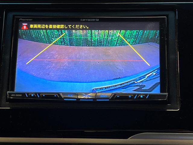 【バックカメラ】駐車時に後方がリアルタイム映像で確認できます。大型商業施設や立体駐車場での駐車時や、夜間のバック時に大活躍！運転スキルに関わらず、今や必須となった装備のひとつです！