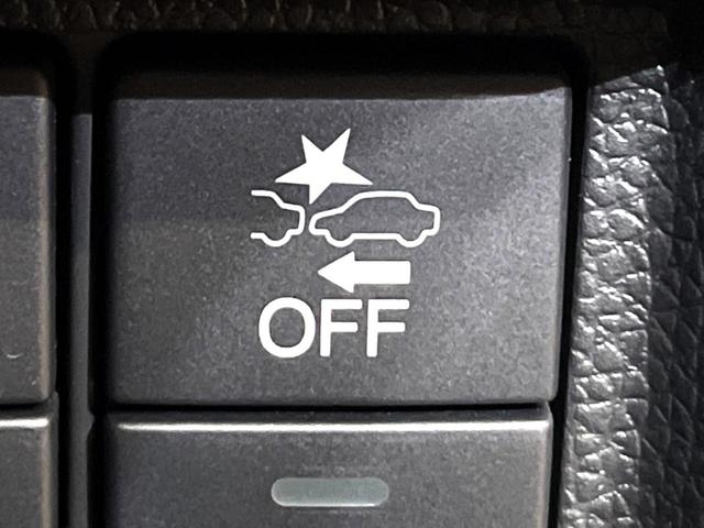 【ホンダセンシング】走行中に前方の車両等を認識し、衝突しそうな時は警報とブレーキで衝突回避と被害軽減をアシスト。より安全にドライブをお楽しみいただけます。