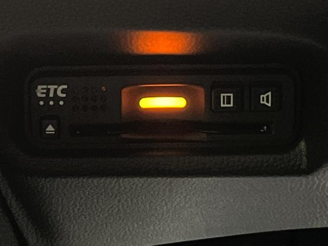 【ＥＴＣ】高速道路の料金所をストレスなく通過！話題のスポットやサービスエリアに多い「スマートＩＣ」利用時は必須のアイテムです。当店でセットアップを実施、ご納車当日からすぐにご利用いただけます！