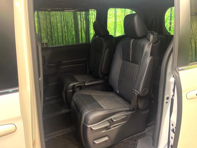 ノア ハイブリッドＳ－Ｚ　快適利便ＰＫＧ　１０．５型ナビ　全周囲カメラ　後席モニター　ユニバーサルステップ　三眼ＬＥＤヘッドライト　両側電動スライドドア　ドライバーモニター　パワーバックドア　シートヒーター（26枚目）