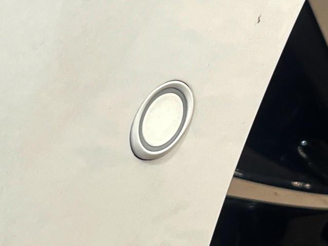 ノア ハイブリッドＳ－Ｚ　快適利便ＰＫＧ　１０．５型ナビ　全周囲カメラ　後席モニター　ユニバーサルステップ　三眼ＬＥＤヘッドライト　両側電動スライドドア　ドライバーモニター　パワーバックドア　シートヒーター（39枚目）