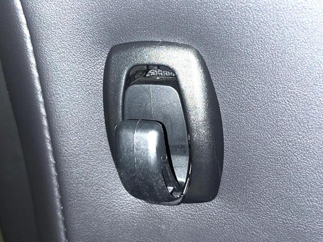 ノア ハイブリッドＳ－Ｚ　快適利便ＰＫＧ　１０．５型ナビ　全周囲カメラ　後席モニター　ユニバーサルステップ　三眼ＬＥＤヘッドライト　両側電動スライドドア　ドライバーモニター　パワーバックドア　シートヒーター（51枚目）