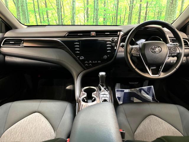 カムリ Ｇ　純正８型ＤＡナビ付　トヨタセーフティセンス　ＨＵＤ　クリアランスソナー　ＢＳＭ　パワーシート　ＬＥＤヘッドライト　レーダークルーズコントロール　衝突軽減　車線逸脱防止　バックカメラ　ＥＴＣ　禁煙車（2枚目）