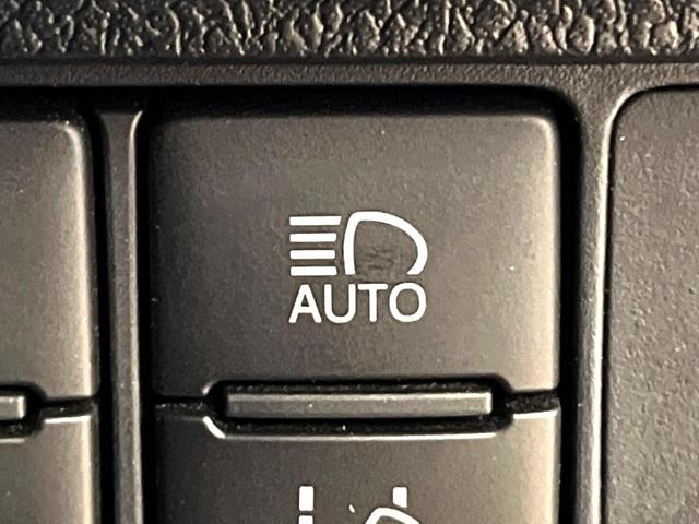 カローラフィールダー 1.5G ダブルバイビー 純正ナビ バックカメラ ETC 禁煙車 トヨタセーフティセンス 衝突軽減 車線逸脱防止 クリアランスソナー オートハイビーム スマートキー LEDヘッドライト スマートキー(31枚目)