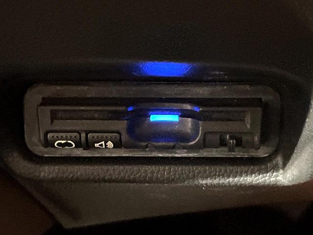 フィットハイブリッド Ｌパッケージ　純正ナビ　バックカメラ　衝突被害軽減システム　禁煙車　ハーフレザーシート　ドラレコ　スマートキー　ＬＥＤヘッド　ビルトインＥＴＣ　クルコン　オートライト　オートエアコン　Ｂｌｕｅｔｏｏｔｈ　ＣＤ（7枚目）