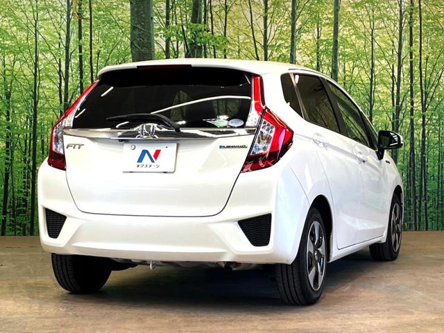 フィットハイブリッド Ｌパッケージ　純正ナビ　バックカメラ　衝突被害軽減システム　禁煙車　ハーフレザーシート　ドラレコ　スマートキー　ＬＥＤヘッド　ビルトインＥＴＣ　クルコン　オートライト　オートエアコン　Ｂｌｕｅｔｏｏｔｈ　ＣＤ（18枚目）