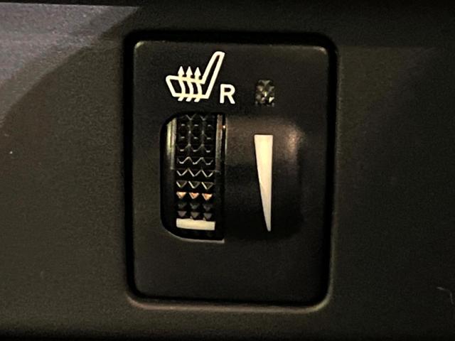 カムリ ハイブリッド　レザーパッケージ　純正ＨＤＤナビ　バックカメラ　黒本革シート　純正ＥＴＣ　シートヒーター　クルーズコントロール　スマートキー　ＨＩＤヘッドライト　ウッドコンビステアリング　フルセグＴＶ　オートライト（6枚目）