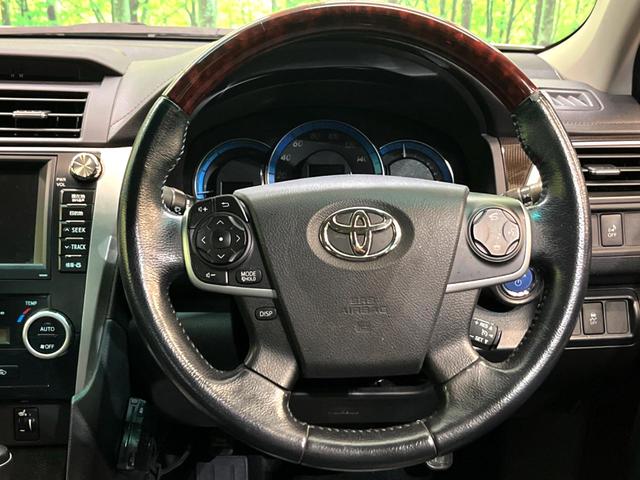 カムリ ハイブリッド　レザーパッケージ　純正ＨＤＤナビ　バックカメラ　黒本革シート　純正ＥＴＣ　シートヒーター　クルーズコントロール　スマートキー　ＨＩＤヘッドライト　ウッドコンビステアリング　フルセグＴＶ　オートライト（11枚目）