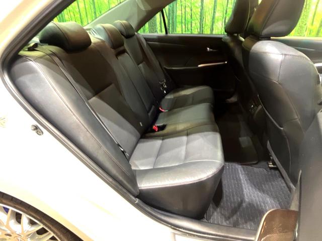 カムリ ハイブリッド　レザーパッケージ　純正ＨＤＤナビ　バックカメラ　黒本革シート　純正ＥＴＣ　シートヒーター　クルーズコントロール　スマートキー　ＨＩＤヘッドライト　ウッドコンビステアリング　フルセグＴＶ　オートライト（14枚目）