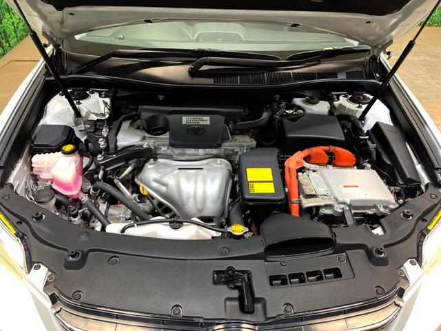 カムリ ハイブリッド　レザーパッケージ　純正ＨＤＤナビ　バックカメラ　黒本革シート　純正ＥＴＣ　シートヒーター　クルーズコントロール　スマートキー　ＨＩＤヘッドライト　ウッドコンビステアリング　フルセグＴＶ　オートライト（15枚目）