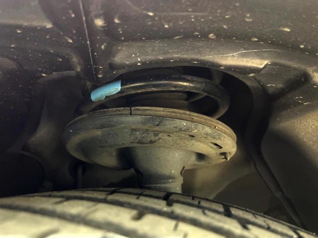 カムリ ハイブリッド　レザーパッケージ　純正ＨＤＤナビ　バックカメラ　黒本革シート　純正ＥＴＣ　シートヒーター　クルーズコントロール　スマートキー　ＨＩＤヘッドライト　ウッドコンビステアリング　フルセグＴＶ　オートライト（16枚目）