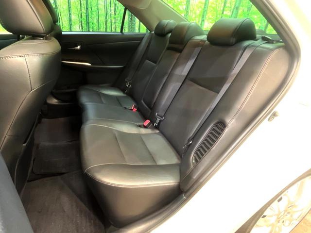 カムリ ハイブリッド　レザーパッケージ　純正ＨＤＤナビ　バックカメラ　黒本革シート　純正ＥＴＣ　シートヒーター　クルーズコントロール　スマートキー　ＨＩＤヘッドライト　ウッドコンビステアリング　フルセグＴＶ　オートライト（23枚目）