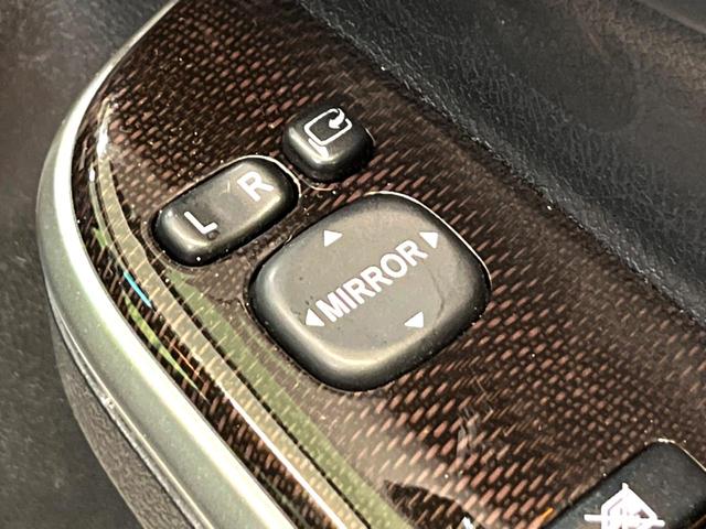 カムリ ハイブリッド　レザーパッケージ　純正ＨＤＤナビ　バックカメラ　黒本革シート　純正ＥＴＣ　シートヒーター　クルーズコントロール　スマートキー　ＨＩＤヘッドライト　ウッドコンビステアリング　フルセグＴＶ　オートライト（31枚目）