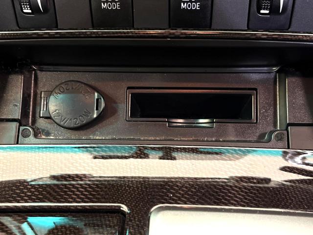 カムリ ハイブリッド　レザーパッケージ　純正ＨＤＤナビ　バックカメラ　黒本革シート　純正ＥＴＣ　シートヒーター　クルーズコントロール　スマートキー　ＨＩＤヘッドライト　ウッドコンビステアリング　フルセグＴＶ　オートライト（49枚目）