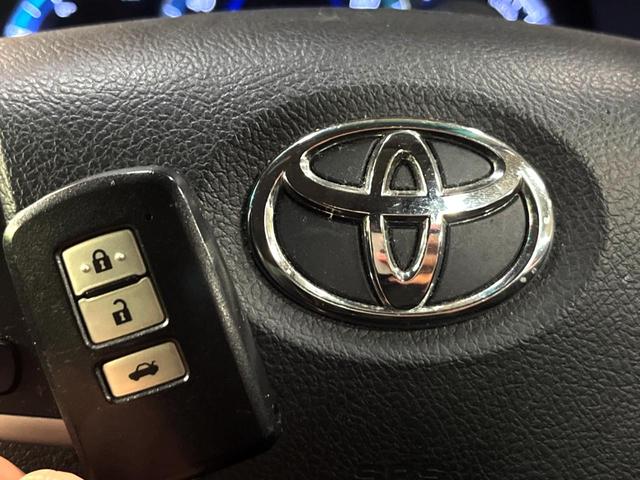 カムリ ハイブリッド　レザーパッケージ　純正ＨＤＤナビ　バックカメラ　黒本革シート　純正ＥＴＣ　シートヒーター　クルーズコントロール　スマートキー　ＨＩＤヘッドライト　ウッドコンビステアリング　フルセグＴＶ　オートライト（52枚目）