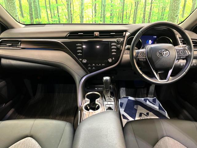 カムリ Ｇ　純正ＤＡナビ付　バックカメラ　ＥＴＣ　トヨタセーフティセンス　レーダークルーズコントロール　衝突軽減　車線逸脱防止　オートハイビーム　ＬＥＤヘッドライト　スマートキー　パワーシート（2枚目）