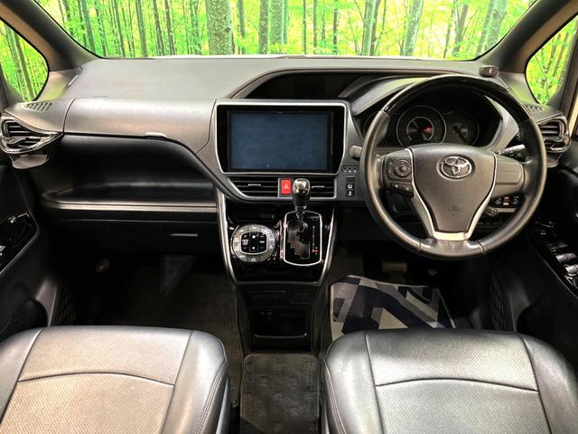ヴォクシー ZS 煌 純正10型ナビ 後席モニター 両側電動スライド トヨタセーフティセンス クルーズコントロール 衝突軽減 車線逸脱防止 クリアランスソナー バックカメラ ETC LEDヘッドライト 本革巻きステアリング(2枚目)