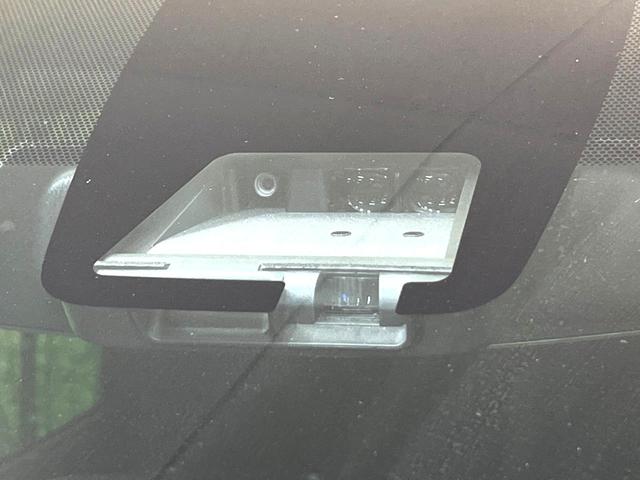 ヴォクシー ZS 煌 純正10型ナビ 後席モニター 両側電動スライド トヨタセーフティセンス クルーズコントロール 衝突軽減 車線逸脱防止 クリアランスソナー バックカメラ ETC LEDヘッドライト 本革巻きステアリング(7枚目)