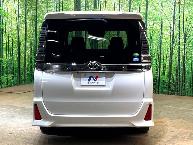 ヴォクシー ZS 煌 純正10型ナビ 後席モニター 両側電動スライド トヨタセーフティセンス クルーズコントロール 衝突軽減 車線逸脱防止 クリアランスソナー バックカメラ ETC LEDヘッドライト 本革巻きステアリング(18枚目)