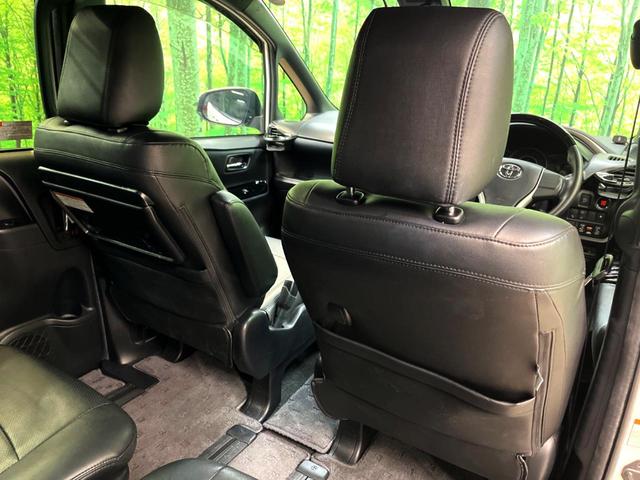 ヴォクシー ZS 煌 純正10型ナビ 後席モニター 両側電動スライド トヨタセーフティセンス クルーズコントロール 衝突軽減 車線逸脱防止 クリアランスソナー バックカメラ ETC LEDヘッドライト 本革巻きステアリング(31枚目)