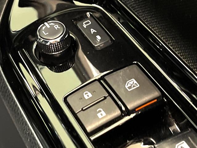 ヴォクシー ZS 煌 純正10型ナビ 後席モニター 両側電動スライド トヨタセーフティセンス クルーズコントロール 衝突軽減 車線逸脱防止 クリアランスソナー バックカメラ ETC LEDヘッドライト 本革巻きステアリング(34枚目)