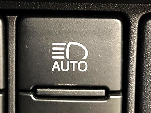 ヴォクシー ZS 煌 純正10型ナビ 後席モニター 両側電動スライド トヨタセーフティセンス クルーズコントロール 衝突軽減 車線逸脱防止 クリアランスソナー バックカメラ ETC LEDヘッドライト 本革巻きステアリング(37枚目)