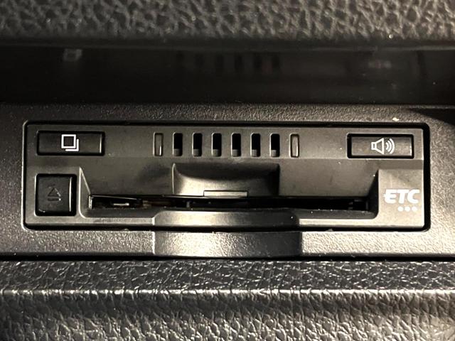 ヴォクシー ZS 煌 純正10型ナビ 後席モニター 両側電動スライド トヨタセーフティセンス クルーズコントロール 衝突軽減 車線逸脱防止 クリアランスソナー バックカメラ ETC LEDヘッドライト 本革巻きステアリング(40枚目)